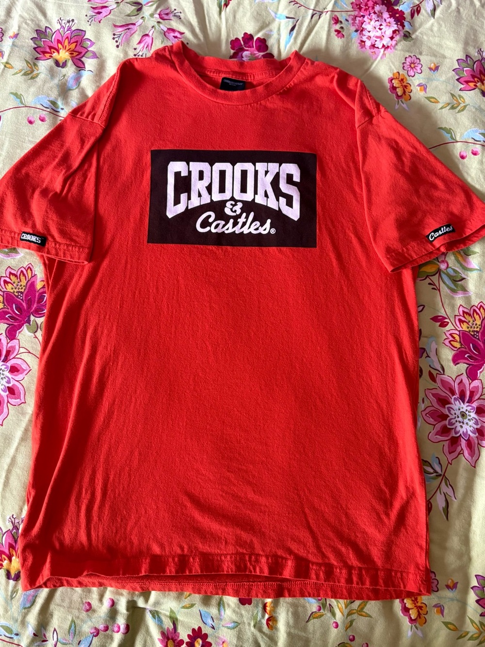 Crooks & Castles spell out orange tee men’s medium 26”x20” EUC
